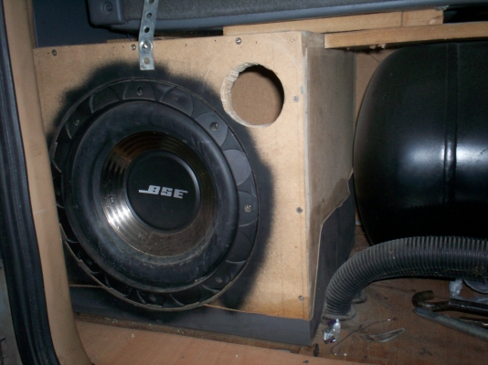 ตู้ซับ พร้อมซับ10นิ้ว2ดอก ใส่ท้ายรถตู้คอมมูเตอร์