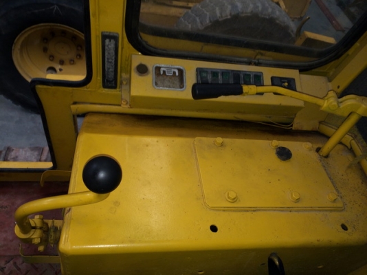 CAT D6D ตีนไก่สภาพสวย นำเข้าจากยุโรป เครื่องไดเรคอินเจคชั่น