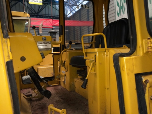 CAT D6D ตีนไก่สภาพสวย นำเข้าจากยุโรป เครื่องไดเรคอินเจคชั่น