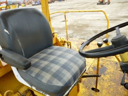 รถบดล้อยาง 7 ล้อ SAKAI T2