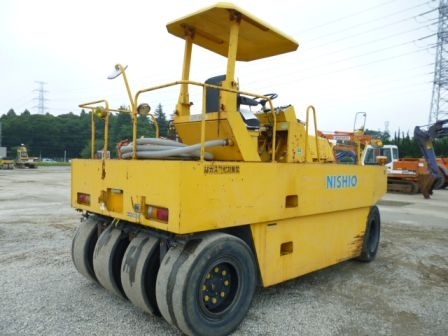 รถบดล้อยาง 7 ล้อ SAKAI T2