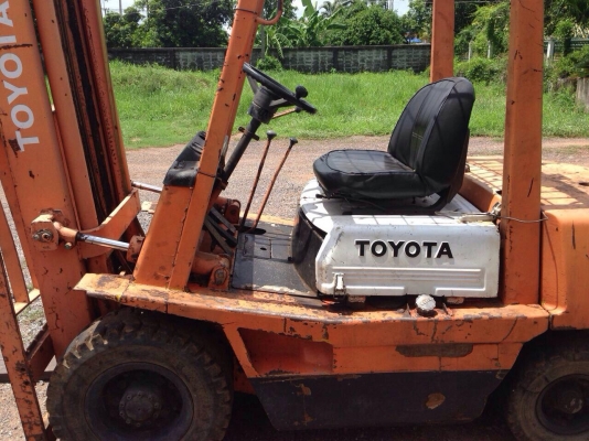 ขายรถฟอร์คลิฟท์ Toyota รุ่น 4 เครื่องดีเซล ขนาด 2 ตัน ยกสูง 4 เมตร พร้อมใช้งาน