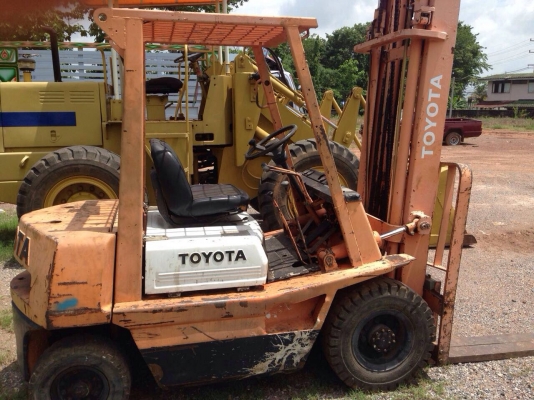 ขายรถฟอร์คลิฟท์ Toyota รุ่น 4 เครื่องดีเซล ขนาด 2 ตัน ยกสูง 4 เมตร พร้อมใช้งาน