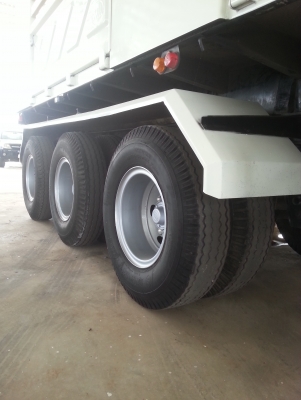 ขายหางพ่วง 3 มิตร 3เพลา ยาว 10 ม. ต่อ 3 เพลา ยังไม่ลงเล่ม ทะเบียนต่อแล้ว สภาพใหม่ออกห้าง ยางเต็ม เอกสารพร้อม