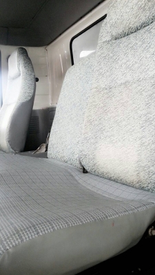 ขาย รถ บรรทุก 6 ล้อ ฮีโน่ตู้ ปี 2002 สมอทอง รุ่น FC4J  รถห้างแท้ เครื่อง JO5C 135 แรง ตู้ยาว 5.50 เมตร ตู้สวย พร้อมใช้ ราคา 830,000 โทร 087-2058598