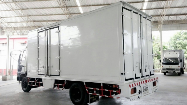 ขาย รถ บรรทุก 6 ล้อ ฮีโน่ตู้ ปี 2002 สมอทอง รุ่น FC4J  รถห้างแท้ เครื่อง JO5C 135 แรง ตู้ยาว 5.50 เมตร ตู้สวย พร้อมใช้ ราคา 830,000 โทร 087-2058598