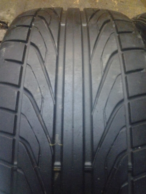 ขายยาง DUNLOP DZ101 225-40-18 ปลายปี09 ดอกเต็ม ไม่บวม คู่ละ 2,800 บาท