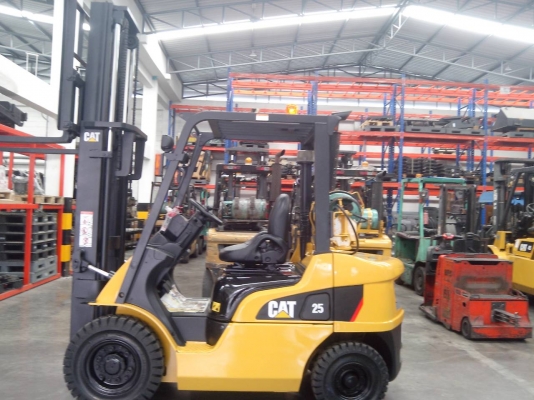 ขายรถฟอร์คลิฟท์   CATERPILLAR  GP25NT  เสา 3000  MM.  งายาว 1070  MM.  รถ USED เกรด A  ราคา 335,000  บาท  สภาพพร้อมใช้งาน 80 \% ติดต่อ คุณเบียร์   ID LINE  : savitchaya9  (สั่งจองกันล่วงหน้าได้นะค่ะ)