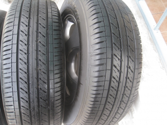 ขายล้อแม็ก vigo 16"x 6" et45 5 รู 114.3 สีรมดำ ยาง dunlop sp lt37 215/65r16 ยางผลิตสัปดาห์ที่ 11 ปี 12 ดอกยาง 80-90\%  สนใจติดต่อเล็กคลองสามครับ 081-3747940