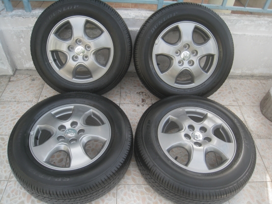 ขายล้อแม็ก vigo 16"x 6" et45 5 รู 114.3 สีรมดำ ยาง dunlop sp lt37 215/65r16 ยางผลิตสัปดาห์ที่ 11 ปี 12 ดอกยาง 80-90\%  สนใจติดต่อเล็กคลองสามครับ 081-3747940