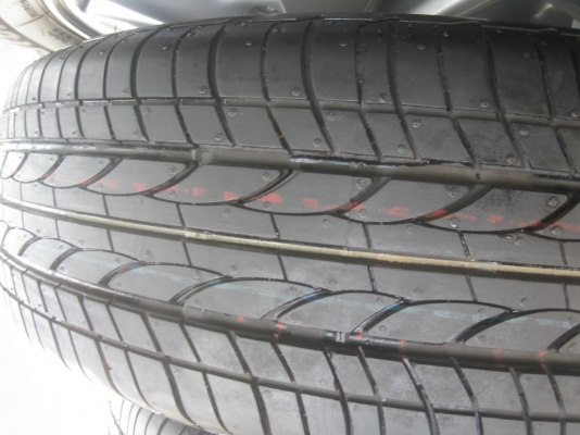 ขายล้อแม็กป้ายแดง Toyota avanza 15"x5" et45 4รู114.3 พร้อมยาง Bridgestone b250 185/65r15 ยางผลิตสัปดาห์ที่ 13 ปี14 ตุ่มและสีที่หน้ายางมีทุกเส้นครับ  สนใจติดต่อเล็กคลองสามครับ 081-3747940