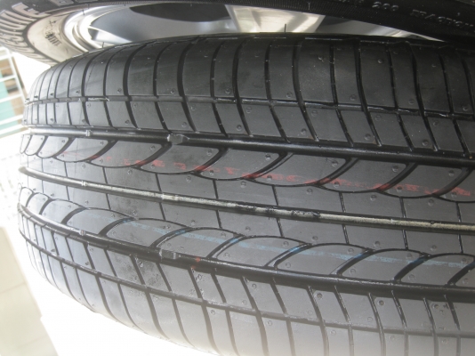 ขายล้อแม็กป้ายแดง Toyota avanza 15"x5" et45 4รู114.3 พร้อมยาง Bridgestone b250 185/65r15 ยางผลิตสัปดาห์ที่ 13 ปี14 ตุ่มและสีที่หน้ายางมีทุกเส้นครับ  สนใจติดต่อเล็กคลองสามครับ 081-3747940