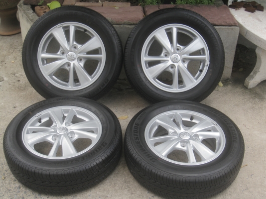 ขายล้อแม็กป้ายแดง Toyota avanza 15"x5" et45 4รู114.3 พร้อมยาง Bridgestone b250 185/65r15 ยางผลิตสัปดาห์ที่ 13 ปี14 ตุ่มและสีที่หน้ายางมีทุกเส้นครับ  สนใจติดต่อเล็กคลองสามครับ 081-3747940