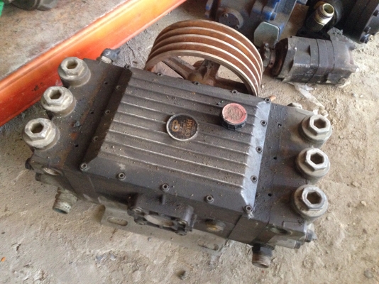 ขายเครื่องฉีดน้ำแรงดันสูงขนาดใหญ่ GP made in Italy ออก 2 หัว สภาพสวย หมุนนิ่ม