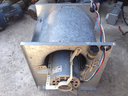 ขายพัดลมโบวเวอร์ระบายอากาศ Carrier ขนาด 3/4 HP. 220 V ไฟบ้าน สภาพสวย วิ่งนิ่ม ลมแรง พร้อมใช้งาน มี 5 ตัวครับ