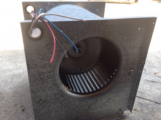 ขายพัดลมโบวเวอร์ระบายอากาศ Carrier ขนาด 3/4 HP. 220 V ไฟบ้าน สภาพสวย วิ่งนิ่ม ลมแรง พร้อมใช้งาน มี 5 ตัวครับ