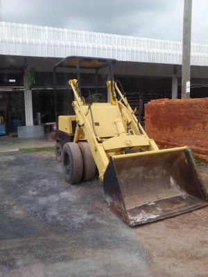 ขายรถตักครึ่งคิว  KOMUTZU SD10-3  ถูกๆครับ