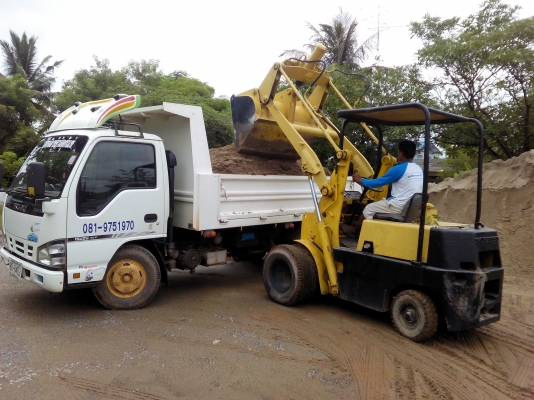 ขายรถตักครึ่งคิว  KOMUTZU SD10-3  ถูกๆครับ