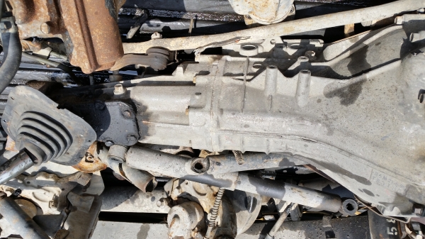 ขายเครื่องพร้อมเกียร์4D56 สตราด้า2500CCขาย 33000