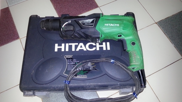 ขายสว่านโรตารี่กระแทกเจาะปูนยี่ห้อHITACHIสภาพดีพร้อมกล่องพร้อมใช้งานครับ