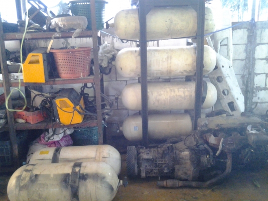 ขายเครื่องยนต์อีซูซุ 4HF1 4สูบ 4334CC พร้อมถังแก๊สCNG 6ถัง เครื่องใช้ปีเดียวรถเกิดอุบัติเหตุเลยแกะขายขี้เกรียจซ่อม เครื่องดีเกียร์ดีเหมือนใหม่ อุปกรณ์ครบพร้อมเอกสารใบคุมเครื่อง ขาย 115000 บาท ลดเหลือ 60000 ร้อนเงินครับ
