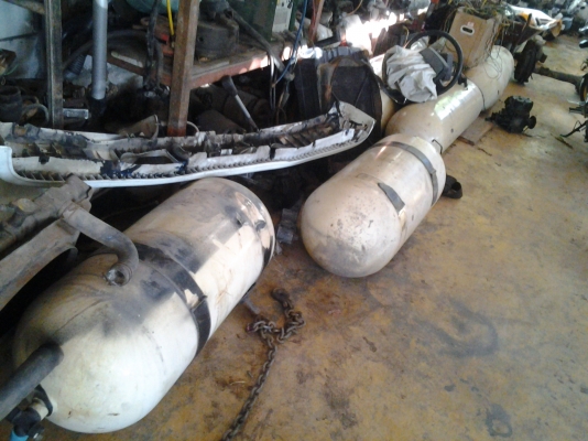 ขายเครื่องยนต์อีซูซุ 4HF1 4สูบ 4334CC พร้อมถังแก๊สCNG 6ถัง เครื่องใช้ปีเดียวรถเกิดอุบัติเหตุเลยแกะขายขี้เกรียจซ่อม เครื่องดีเกียร์ดีเหมือนใหม่ อุปกรณ์ครบพร้อมเอกสารใบคุมเครื่อง ขาย 115000 บาท ลดเหลือ 60000 ร้อนเงินครับ