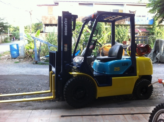 โฟล์คลิฟท์ komatsu FG25C-12 เสาสูง 3 เมตร 2.5 ตัน เครื่องเบนซิน