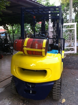 โฟล์คลิฟท์ komatsu FG25C-12 เสาสูง 3 เมตร 2.5 ตัน เครื่องเบนซิน