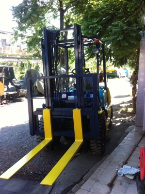 โฟล์คลิฟท์ komatsu FG25C-12 เสาสูง 3 เมตร 2.5 ตัน เครื่องเบนซิน