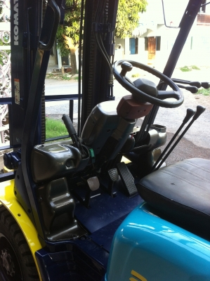 โฟล์คลิฟท์ komatsu FG25C-12 เสาสูง 3 เมตร 2.5 ตัน เครื่องเบนซิน