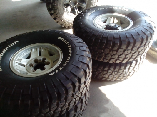 ขายยาง BF mud km 2 35/12.5/15 สวยๆเลยครับ