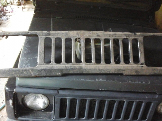 กระจังหน้าsuzuki jimny เดิม ๆ  ทรงตั้ง แบบเหล็ก