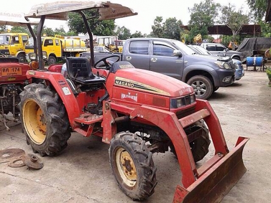 ขายรถไถ NAGANU เครื่อง 31 แรง 2 เพลา มีใบดันหน้า เอกสารเล่มทะเบียนมี 2 คัน