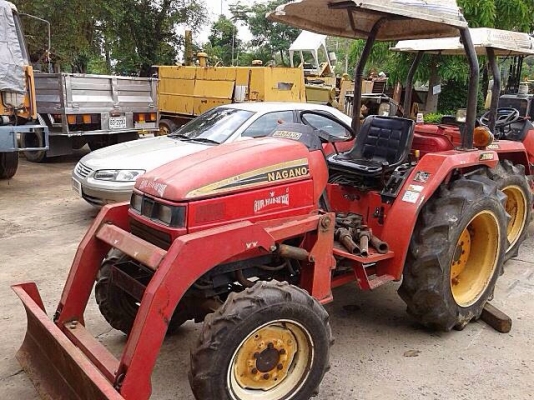 ขายรถไถ NAGANU เครื่อง 31 แรง 2 เพลา มีใบดันหน้า เอกสารเล่มทะเบียนมี 2 คัน