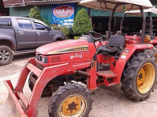 ขายรถไถ NAGANU เครื่อง 31 แรง 2 เพลา มีใบดันหน้า เอกสารเล่มทะเบียนมี 2 คัน