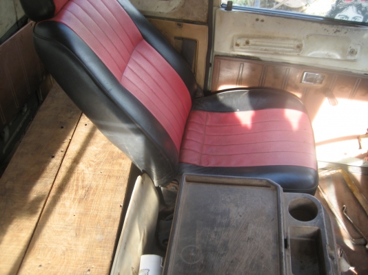 HINO  FF  เครื่อง EH 700 /  168 แรง  415,000 บาท