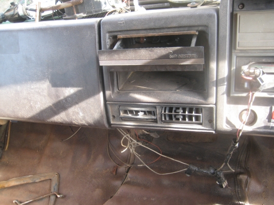 HINO  FF  เครื่อง EH 700 /  168 แรง  415,000 บาท