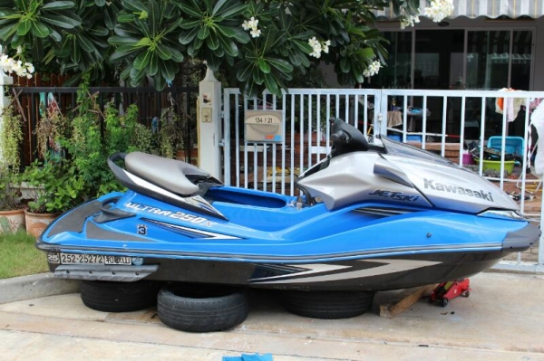 เจ็ทสกี Kawasaki ultra 250x มือ2ญี่ปุ่นสภาพสวยทุกอย่างครบหมดขาดเครื่องอย่างเดียว