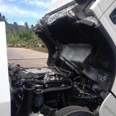 รถอีซูซุ 6 ล้อ  พื้นเรียบ NPR  150 แรงม้า. ปี 57  ( รถวิ่ง 1,9xx กม. )  สนใจติดต่อ  081 - 6079515