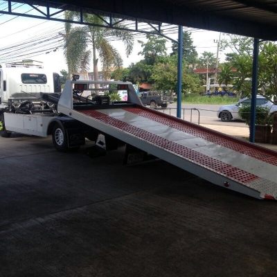 รถอีซูซุ 6 ล้อ  พื้นเรียบ NPR  150 แรงม้า. ปี 57  ( รถวิ่ง 1,9xx กม. )  สนใจติดต่อ  081 - 6079515