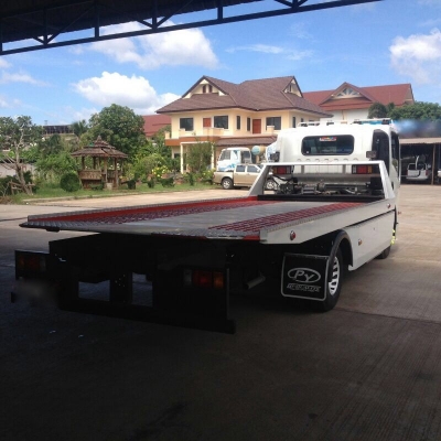 รถอีซูซุ 6 ล้อ  พื้นเรียบ NPR  150 แรงม้า. ปี 57  ( รถวิ่ง 1,9xx กม. )  สนใจติดต่อ  081 - 6079515