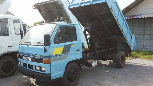 **390,000 บ.ต่อรอง**ขาย6ล้อดั้มดิน5คิว ISUZU NKR 110 NKR58LU5M 4BE1 110HP ห้างแท้เกียร์สั้น ปี40 เครื่องเดิมเกียร์เดิม 4BE1-110แรงฝาดำ เครื่องแน่น แห้งดี แรงดีไม่เยิ้ม เกียร์สั้น เข้าง่ายไม่หลุด ไม่หอน ช่วงล่าง คานหน้าเดิม เฟืองท้ายใหญ่ เสี่ยสั่งลุย คัสซี