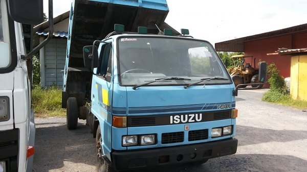 **390,000 บ.ต่อรอง**ขาย6ล้อดั้มดิน5คิว ISUZU NKR 110 NKR58LU5M 4BE1 110HP ห้างแท้เกียร์สั้น ปี40 เครื่องเดิมเกียร์เดิม 4BE1-110แรงฝาดำ เครื่องแน่น แห้งดี แรงดีไม่เยิ้ม เกียร์สั้น เข้าง่ายไม่หลุด ไม่หอน ช่วงล่าง คานหน้าเดิม เฟืองท้ายใหญ่ เสี่ยสั่งลุย คัสซี