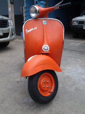 ขาย vespa 64 อินเดียสวยๆ no book รถประกอบใหม่สีส้มด้านสวยๆ ราคาไม่แพง อุปกรณ์ใหม่ๆครับ เอกสารอินวอยครับ ราคา 39900 บาท ราคา คุยได้ครับรับแลกรับเทรินทุกรุ่นครับ สนใจติดต่อ 0826336557 โป้งครับ
