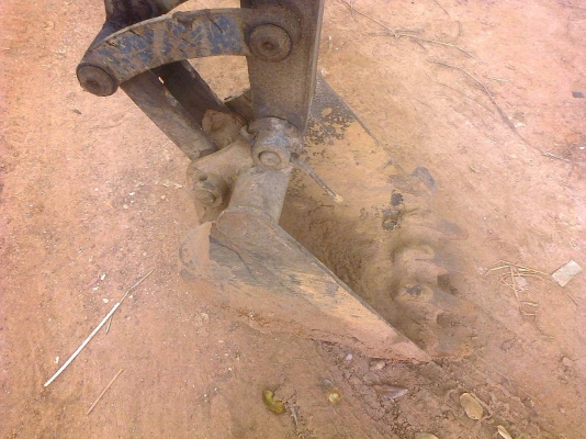 **200,000 บ.ต่อรอง**ขายแบคโฮเล็ก KOMATSU PC30-3 เครื่องเดิมปั้มเดิม เครื่อง KOMATSU 3D84 3สูบ 30HP เครื่องดี สตาร์ทติดง่าย แน่นดี ปั้มดี ทำงานปกติ ไม่โหลด บูมอาร์มสวยไม่ปะไม่ดาม เอวดีไม่แตก ช่วงล่าง70-80\% โซ่ดี แทร็บครบ เฟรมดีไม่ผุ สป็อคเก็ตได้อีกนาน โรลเ