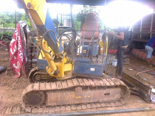 **200,000 บ.ต่อรอง**ขายแบคโฮเล็ก KOMATSU PC30-3 เครื่องเดิมปั้มเดิม เครื่อง KOMATSU 3D84 3สูบ 30HP เครื่องดี สตาร์ทติดง่าย แน่นดี ปั้มดี ทำงานปกติ ไม่โหลด บูมอาร์มสวยไม่ปะไม่ดาม เอวดีไม่แตก ช่วงล่าง70-80\% โซ่ดี แทร็บครบ เฟรมดีไม่ผุ สป็อคเก็ตได้อีกนาน โรลเ