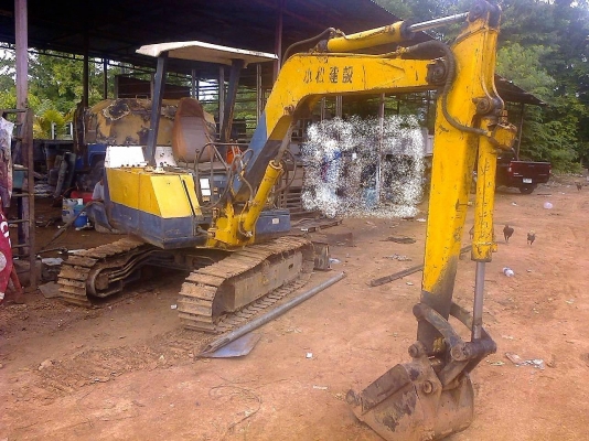 **200,000 บ.ต่อรอง**ขายแบคโฮเล็ก KOMATSU PC30-3 เครื่องเดิมปั้มเดิม เครื่อง KOMATSU 3D84 3สูบ 30HP เครื่องดี สตาร์ทติดง่าย แน่นดี ปั้มดี ทำงานปกติ ไม่โหลด บูมอาร์มสวยไม่ปะไม่ดาม เอวดีไม่แตก ช่วงล่าง70-80\% โซ่ดี แทร็บครบ เฟรมดีไม่ผุ สป็อคเก็ตได้อีกนาน โรลเ