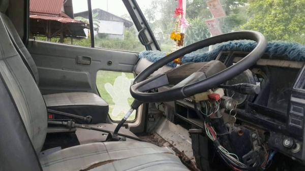 ขายด่วน 6 ล้อเครน KS77 เครื่อง 4BE1 เครื่องดี F หน้าหลัง วางหัว NPR ลงเล่มเรียบร้อย สภาพพร้อมใช้