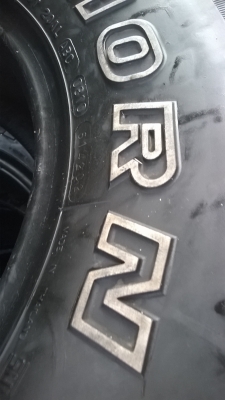 ขายยาง285 75 16 ปี10ชุดละ9000