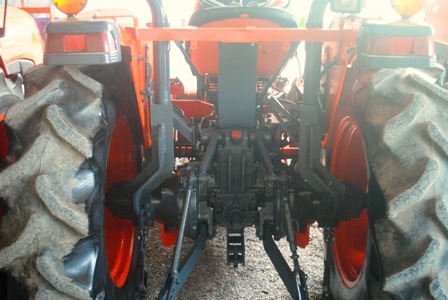 ขายรถไถ Kubota L 4508 (4WD) พร้อมดันหน้าช้าง
